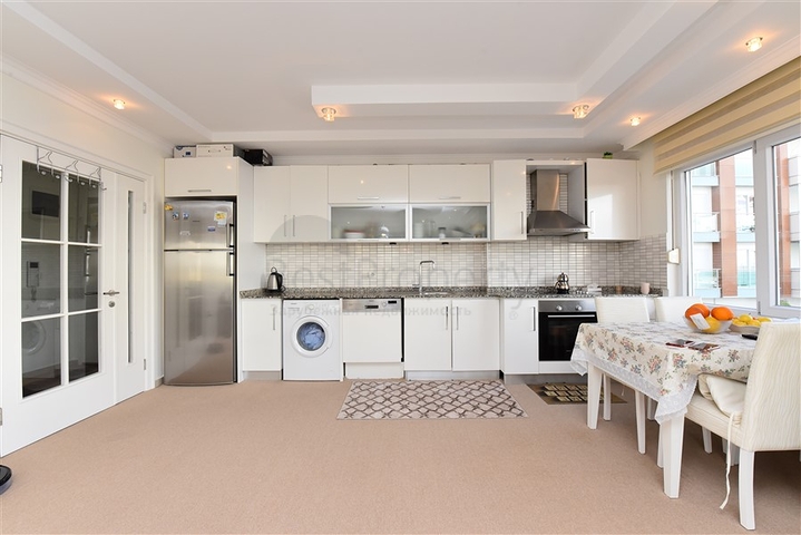 ضمن اول صف على البحر - شقة غرفة وصالة -مجمع حديث - في كاستل / الانيا 