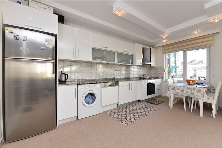 ضمن اول صف على البحر - شقة غرفة وصالة -مجمع حديث - في كاستل / الانيا 