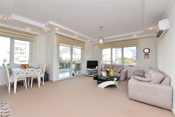 ضمن اول صف على البحر - شقة غرفة وصالة -مجمع حديث - في كاستل / الانيا 