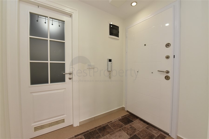 ضمن اول صف على البحر - شقة غرفة وصالة -مجمع حديث - في كاستل / الانيا 