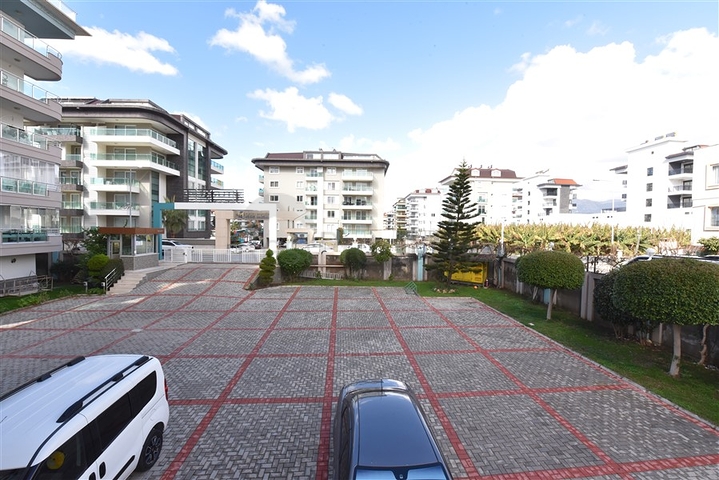 ضمن اول صف على البحر - شقة غرفة وصالة -مجمع حديث - في كاستل / الانيا 