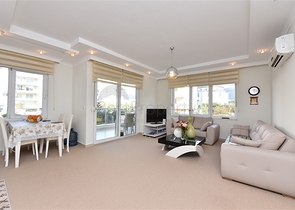 ضمن اول صف على البحر - شقة غرفة وصالة -مجمع حديث - في كاستل / الانيا 