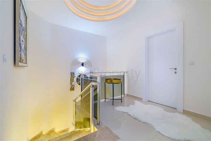 دوبلكس رائعة - مجمع سكني حديث - تصميم 1+4  في مهموتلار / الانيا 