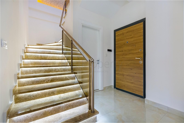 قريبة من البحر - دوبلكس فاخرة - 3 غرف وصالة - في مهموتلار / الانيا 