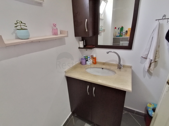 بسعر مناسب - وموقع مميز - شقة 2 غرفة وصالة - في توسمور / الانيا 