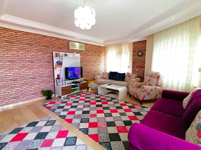 بسعر مناسب - وموقع مميز - شقة 2 غرفة وصالة - في توسمور / الانيا 