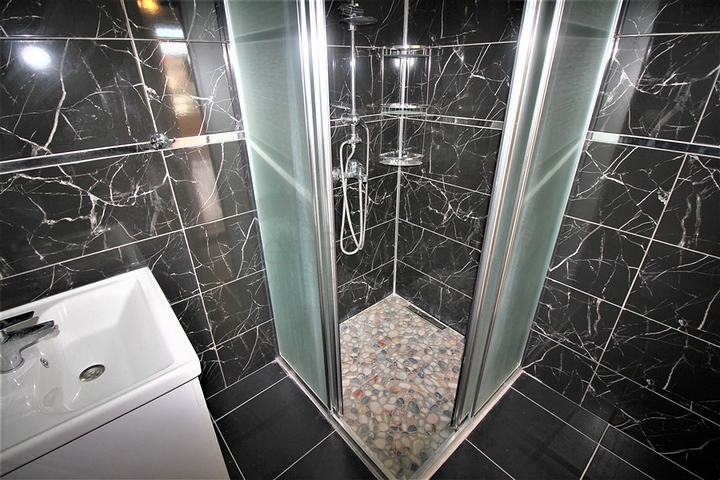 في مركز الانيا -شقة 2 غرفة وصالة - مطبخ منفصل - الانيا سنتر 