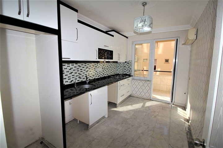 في مركز الانيا -شقة 2 غرفة وصالة - مطبخ منفصل - الانيا سنتر 