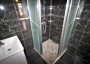 في مركز الانيا -شقة 2 غرفة وصالة - مطبخ منفصل - الانيا سنتر 