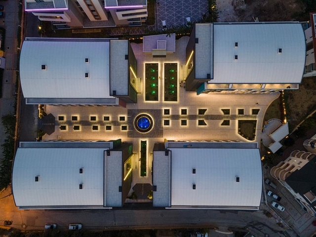 مباني تجارية للإيجار في منطقة أوبا