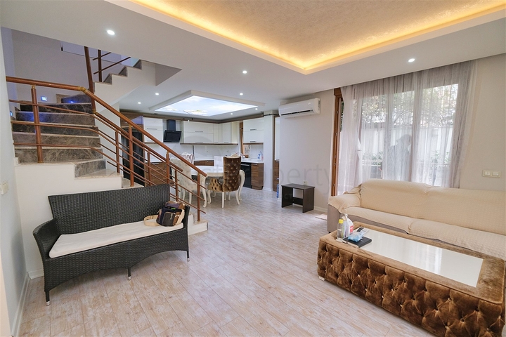 شقق 2 + 1 في مجمع 250 م من البحر في ارابسويو كونيالتي