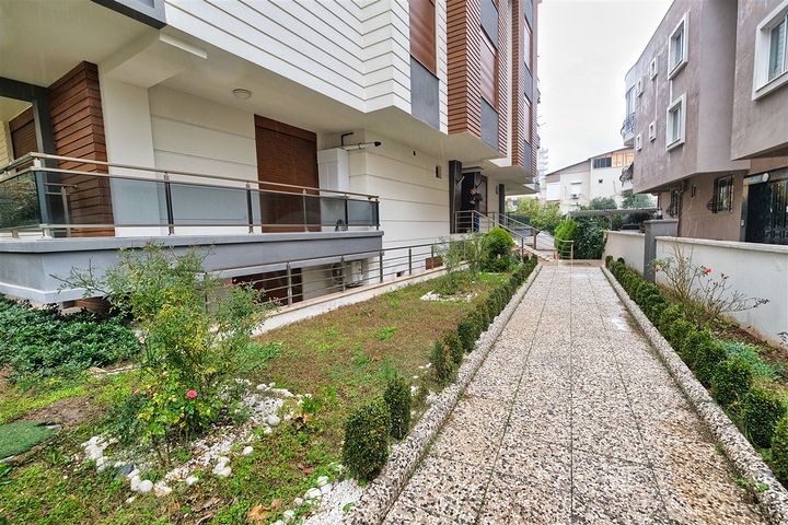 شقق 2 + 1 في مجمع 250 م من البحر في ارابسويو كونيالتي