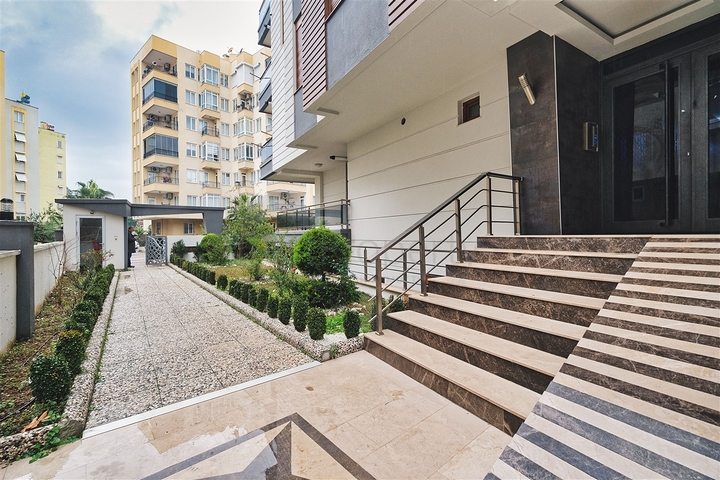 شقق 2 + 1 في مجمع 250 م من البحر في ارابسويو كونيالتي