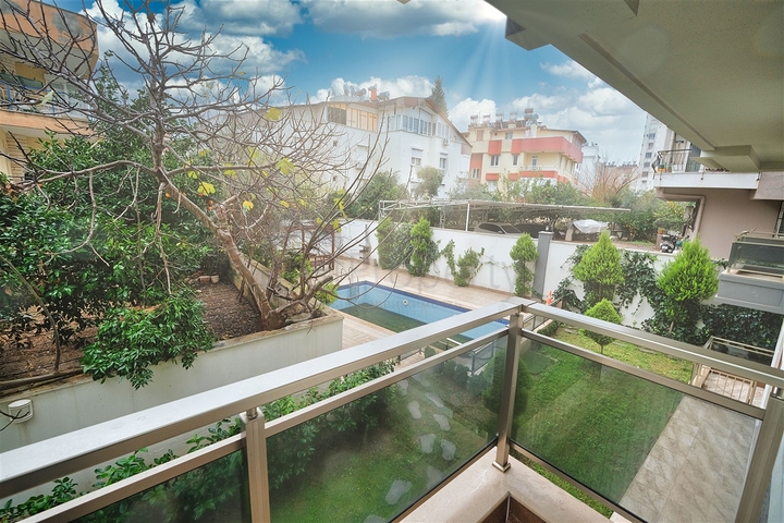 شقق 2 + 1 في مجمع 250 م من البحر في ارابسويو كونيالتي