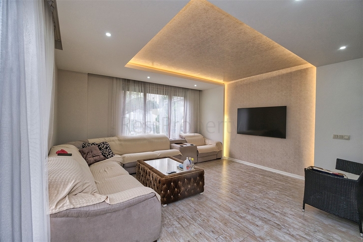 شقق 2 + 1 في مجمع 250 م من البحر في ارابسويو كونيالتي