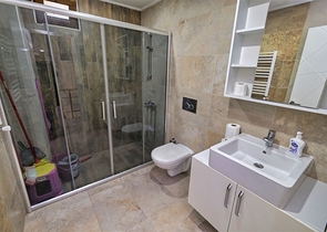 شقق 2 + 1 في مجمع 250 م من البحر في ارابسويو كونيالتي