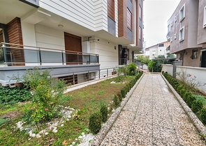 شقق 2 + 1 في مجمع 250 م من البحر في ارابسويو كونيالتي