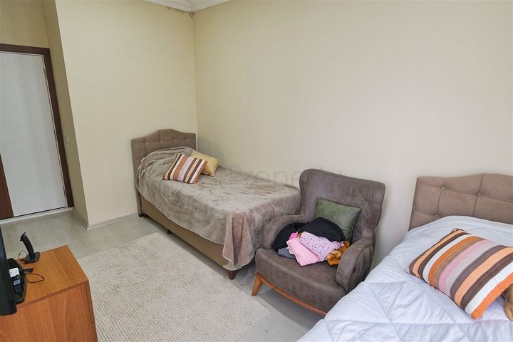 شقة بنتهاوس 3 + 1 على مسافة قريبة من البحر في كونيالتي