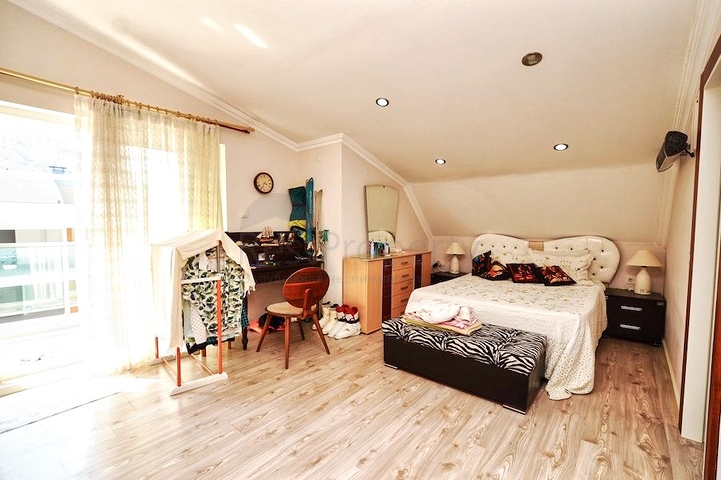 شقة بنتهاوس 3 + 1 على مسافة قريبة من البحر في كونيالتي