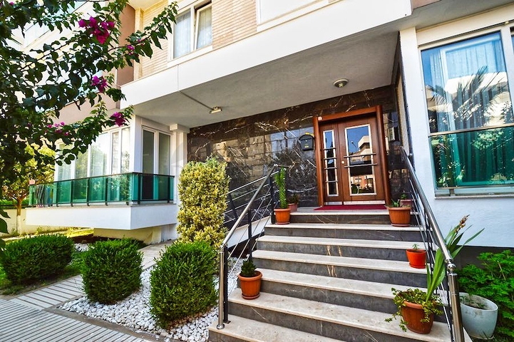 شقة بنتهاوس 3 + 1 على مسافة قريبة من البحر في كونيالتي