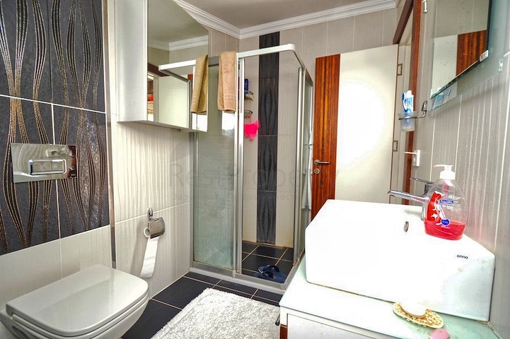 شقة بنتهاوس 3 + 1 على مسافة قريبة من البحر في كونيالتي