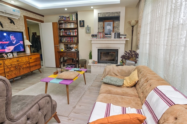 شقة بنتهاوس 3 + 1 على مسافة قريبة من البحر في كونيالتي