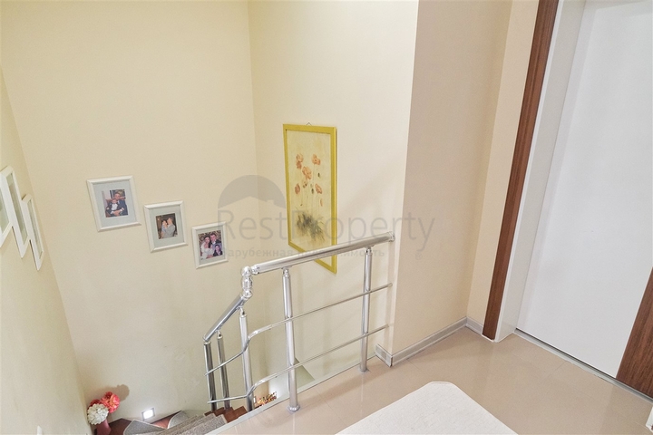 شقة بنتهاوس 3 + 1 على مسافة قريبة من البحر في كونيالتي