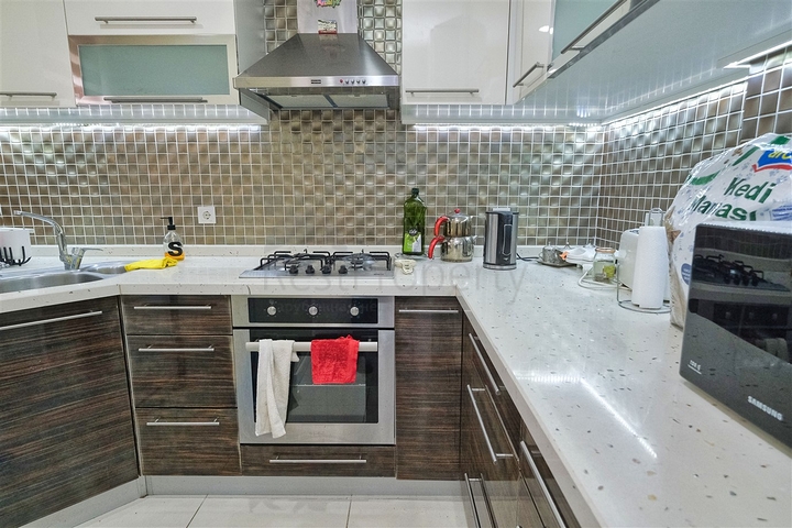 شقة بنتهاوس 3 + 1 على مسافة قريبة من البحر في كونيالتي