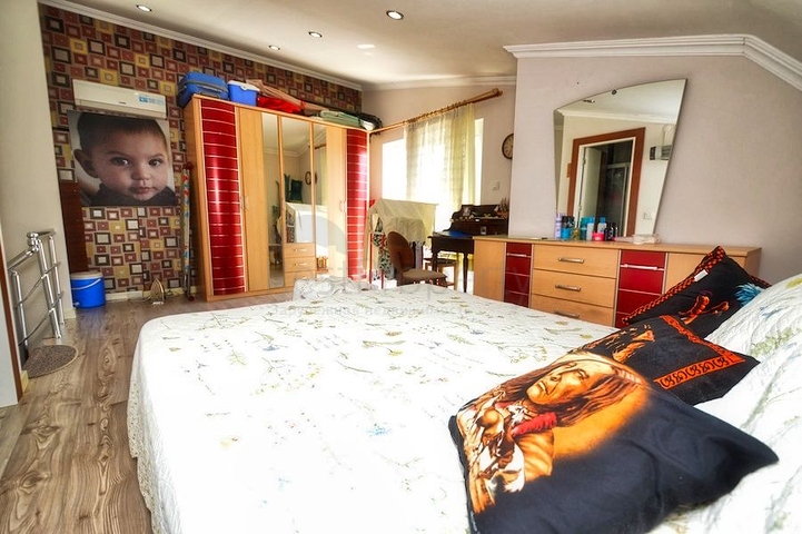 شقة بنتهاوس 3 + 1 على مسافة قريبة من البحر في كونيالتي