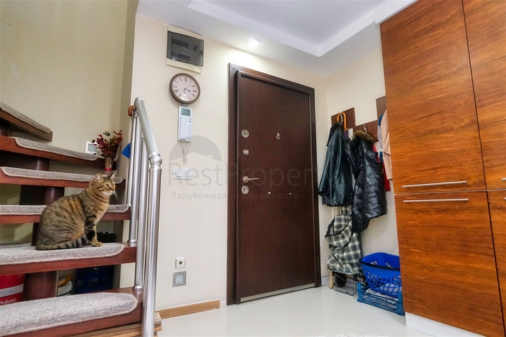 شقة بنتهاوس 3 + 1 على مسافة قريبة من البحر في كونيالتي