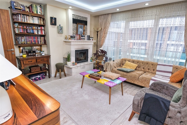 شقة بنتهاوس 3 + 1 على مسافة قريبة من البحر في كونيالتي