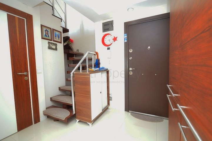 شقة بنتهاوس 3 + 1 على مسافة قريبة من البحر في كونيالتي