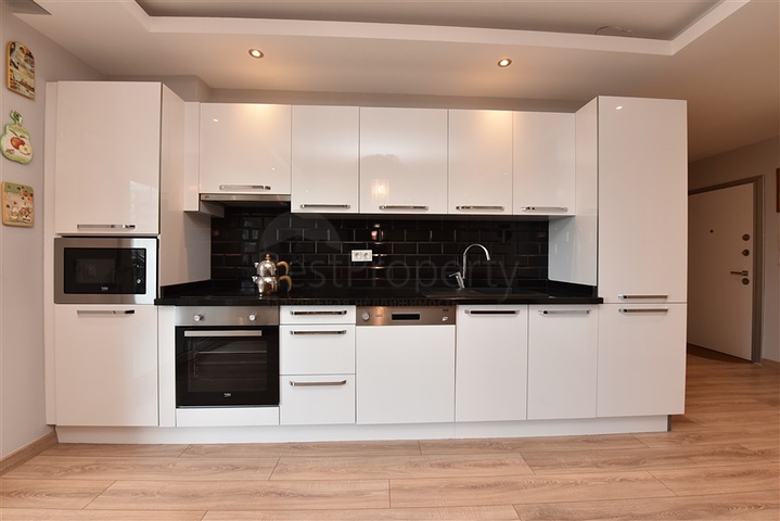 ضمن مجمع فاخر قريب من البحر -شقة 2 غرفة وصالة مفروشة - في كاستل / الانيا 