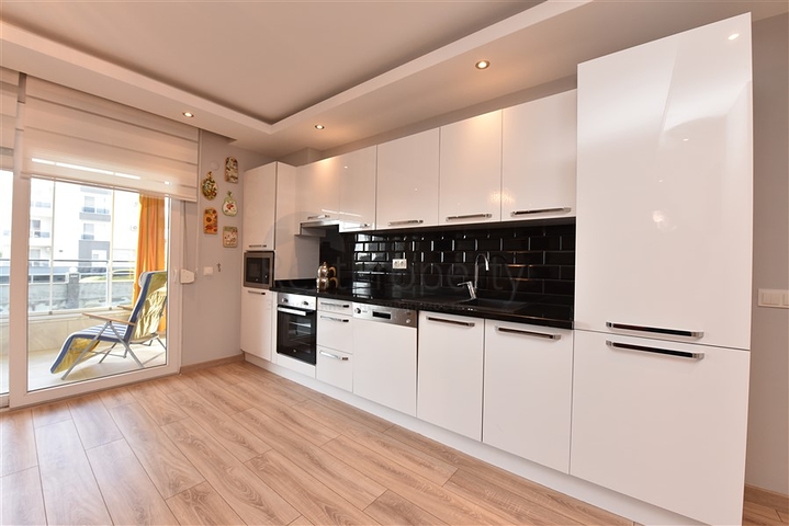 ضمن مجمع فاخر قريب من البحر -شقة 2 غرفة وصالة مفروشة - في كاستل / الانيا 