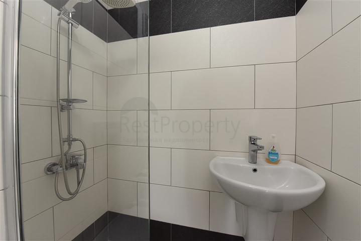 ضمن مجمع فاخر قريب من البحر -شقة 2 غرفة وصالة مفروشة - في كاستل / الانيا 