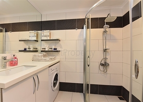 ضمن مجمع فاخر قريب من البحر -شقة 2 غرفة وصالة مفروشة - في كاستل / الانيا 