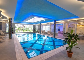 ضمن مجمع فاخر قريب من البحر -شقة 2 غرفة وصالة مفروشة - في كاستل / الانيا 