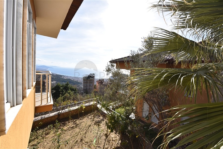 اطلالة بحر وقلعة - فيلا مستقلة - في مركز الانيا 