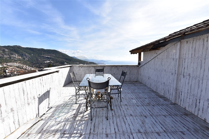 اطلالة بحر وقلعة - فيلا مستقلة - في مركز الانيا 