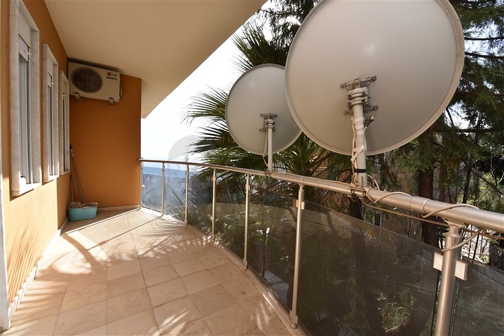 اطلالة بحر وقلعة - فيلا مستقلة - في مركز الانيا 