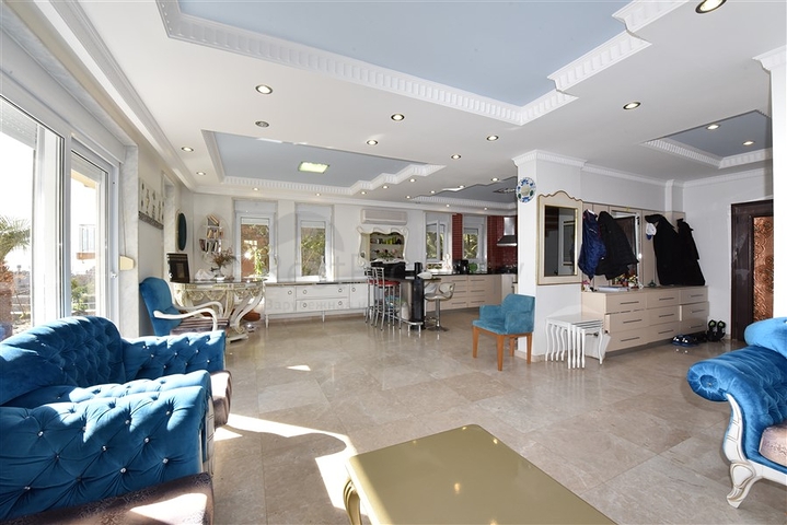 اطلالة بحر وقلعة - فيلا مستقلة - في مركز الانيا 