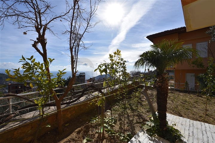 اطلالة بحر وقلعة - فيلا مستقلة - في مركز الانيا 