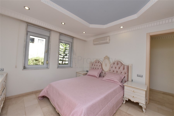 اطلالة بحر وقلعة - فيلا مستقلة - في مركز الانيا 