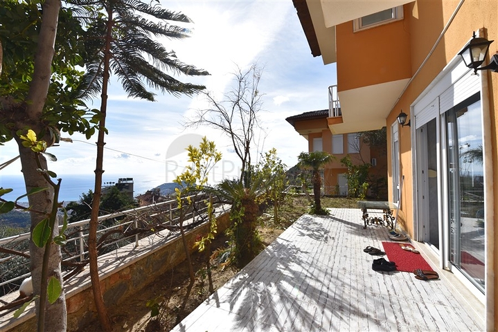 اطلالة بحر وقلعة - فيلا مستقلة - في مركز الانيا 