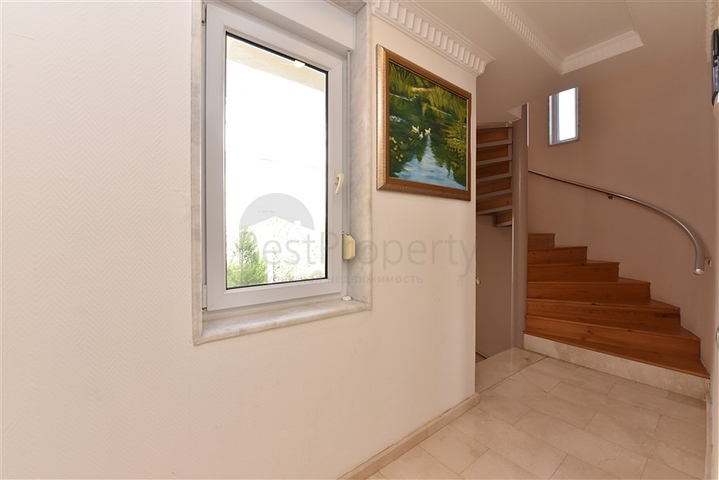 اطلالة بحر وقلعة - فيلا مستقلة - في مركز الانيا 