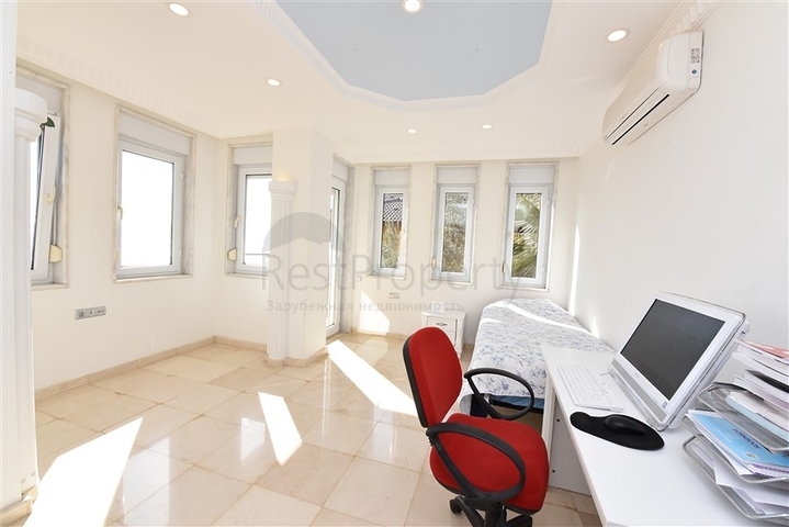 اطلالة بحر وقلعة - فيلا مستقلة - في مركز الانيا 