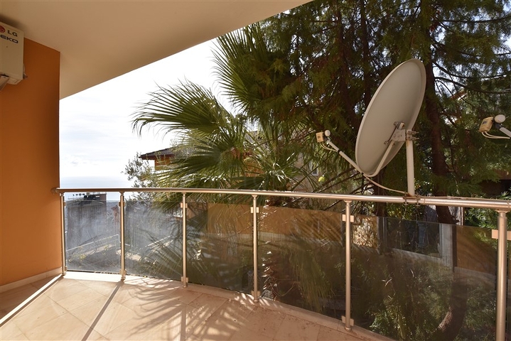 اطلالة بحر وقلعة - فيلا مستقلة - في مركز الانيا 