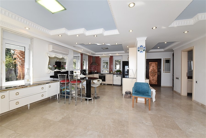 اطلالة بحر وقلعة - فيلا مستقلة - في مركز الانيا 