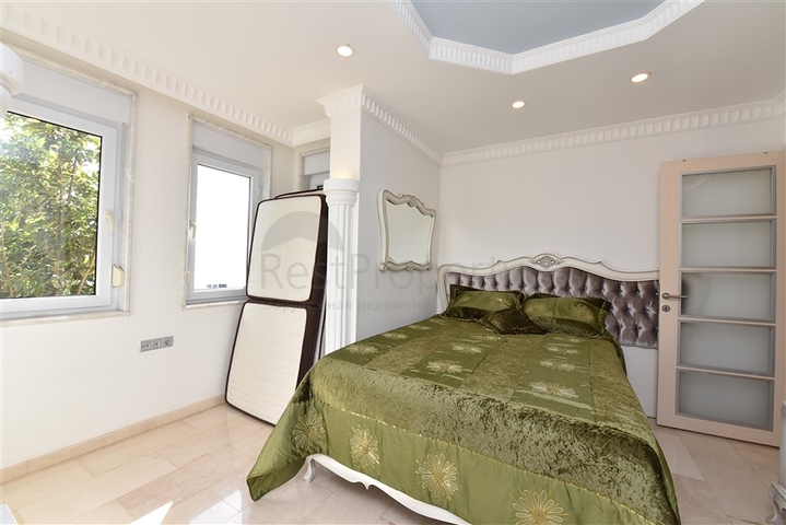 اطلالة بحر وقلعة - فيلا مستقلة - في مركز الانيا 