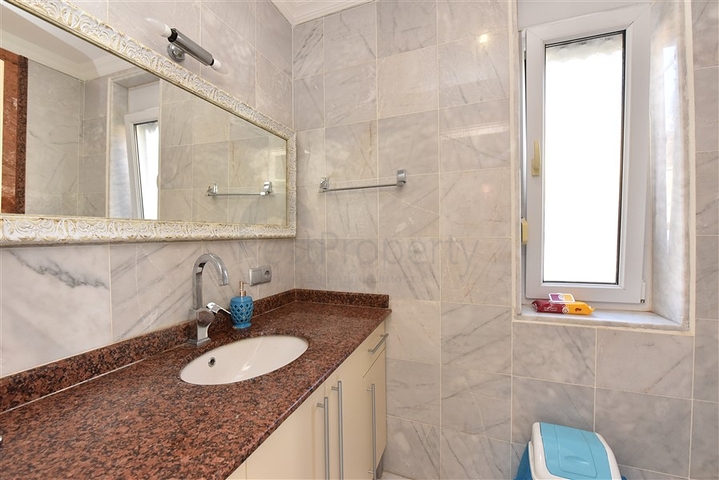 اطلالة بحر وقلعة - فيلا مستقلة - في مركز الانيا 